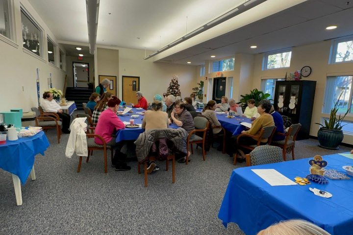 Genesis Residents enjoy Hanukkah latke luncheon